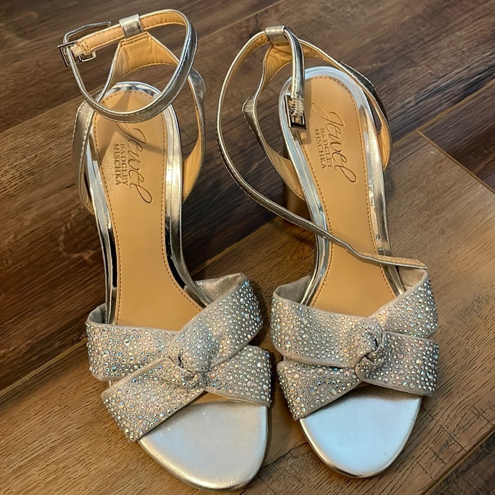Jewel by Badgley Mischka heels sparkly silver‎ heels size 6
